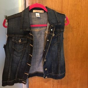 Sleeveless jean jacket