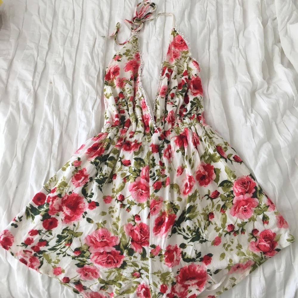 Cute floral romper!