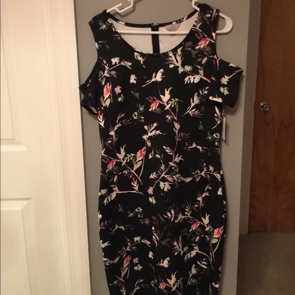 💥Last Call!💥NWT Cold Shoulder Dress