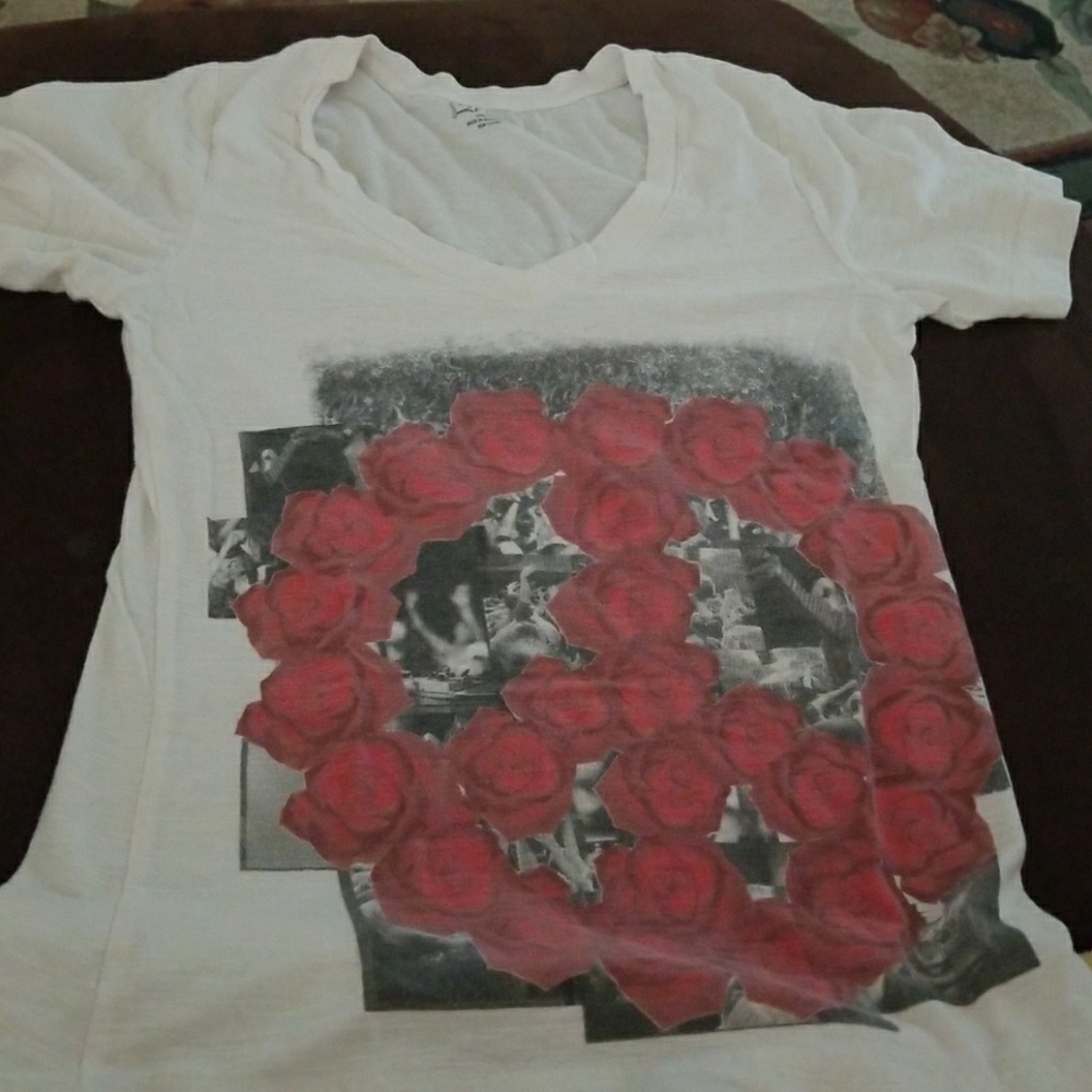 roses peace sign v neck t shirt