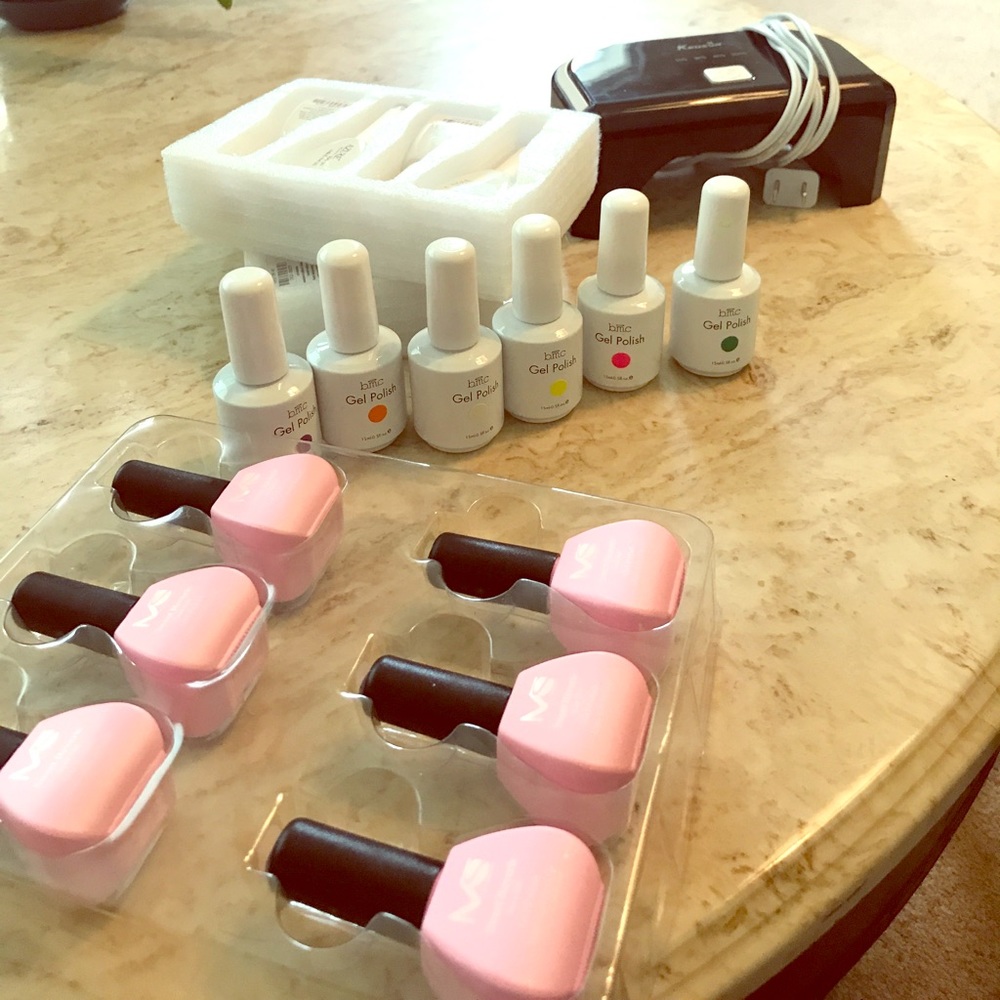 Gel nail polish set with UV nail lamp