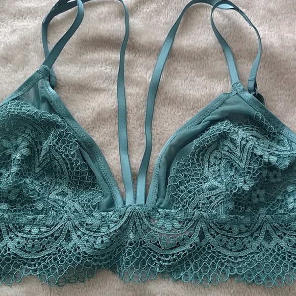 Victoria's Secret strappy bralette - Picture 3 of 4