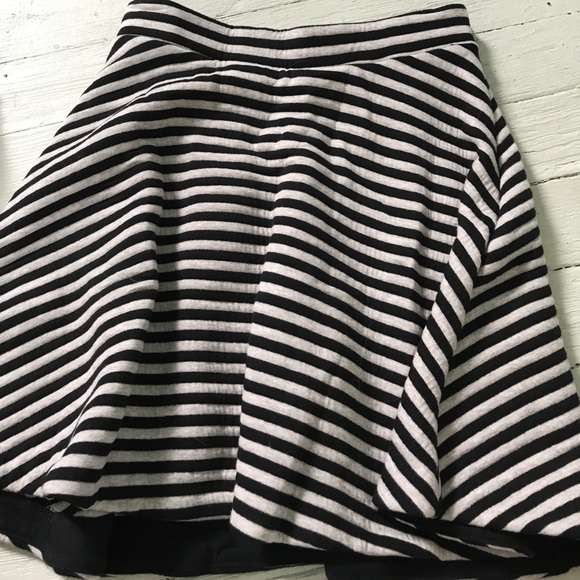 GAP skirt size S NWT - Picture 3 of 3