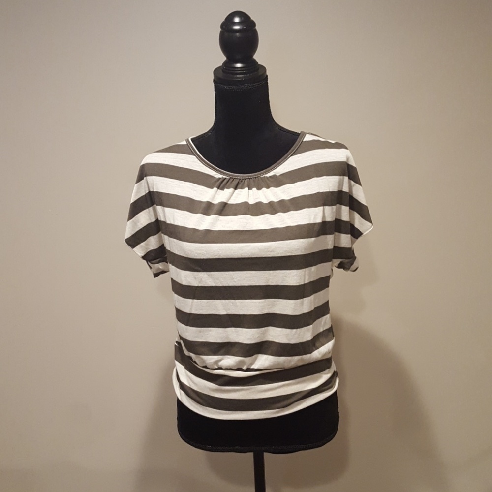 Lacey Racetrack T-shirt - Picture 2 of 4