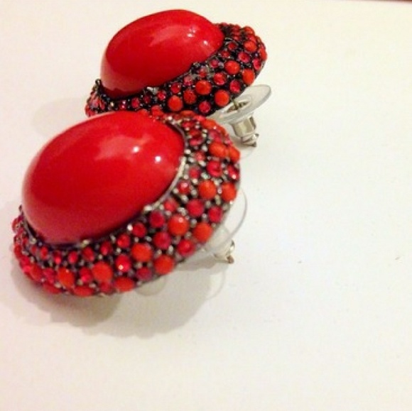 Modern Vintage Studs. You cant go wrong with these - Picture 2 of 4