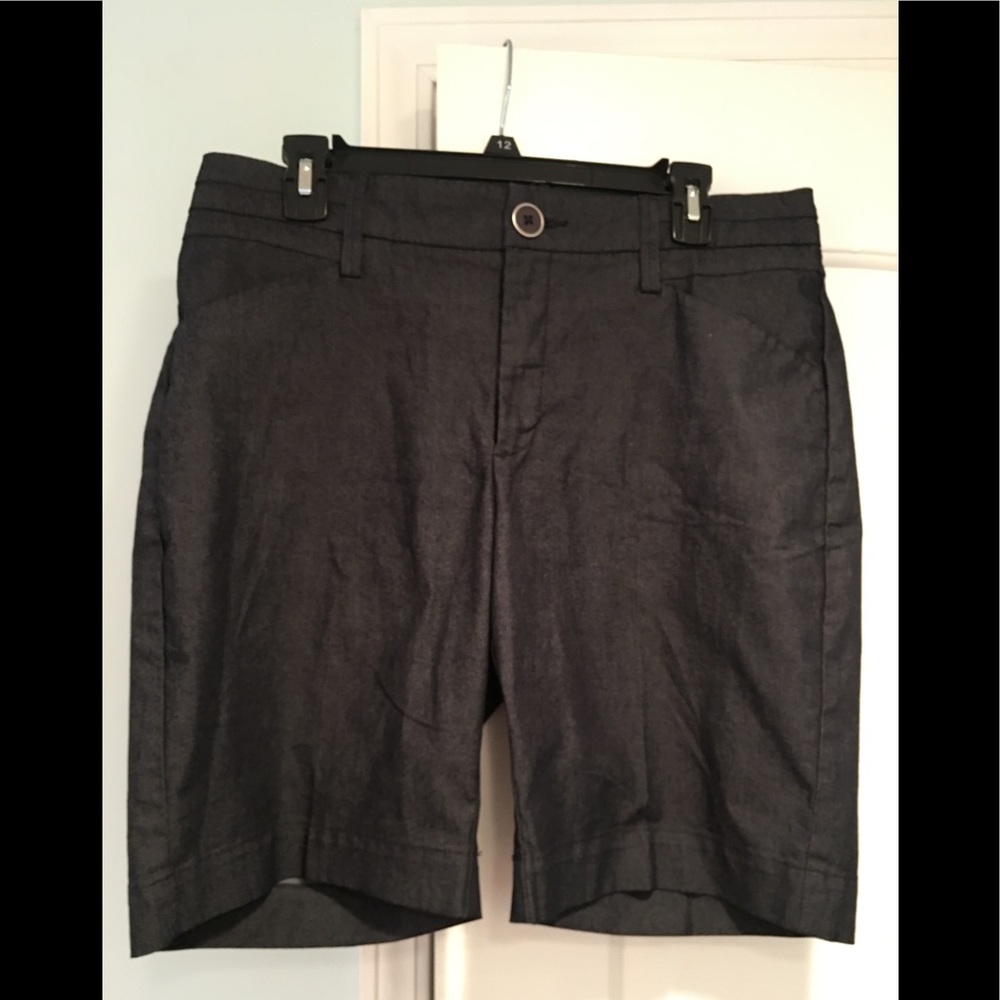 Lee Naturally Slimming shorts. Size 12