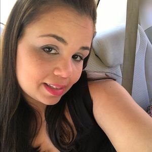 Meet your Posher, Sthefania