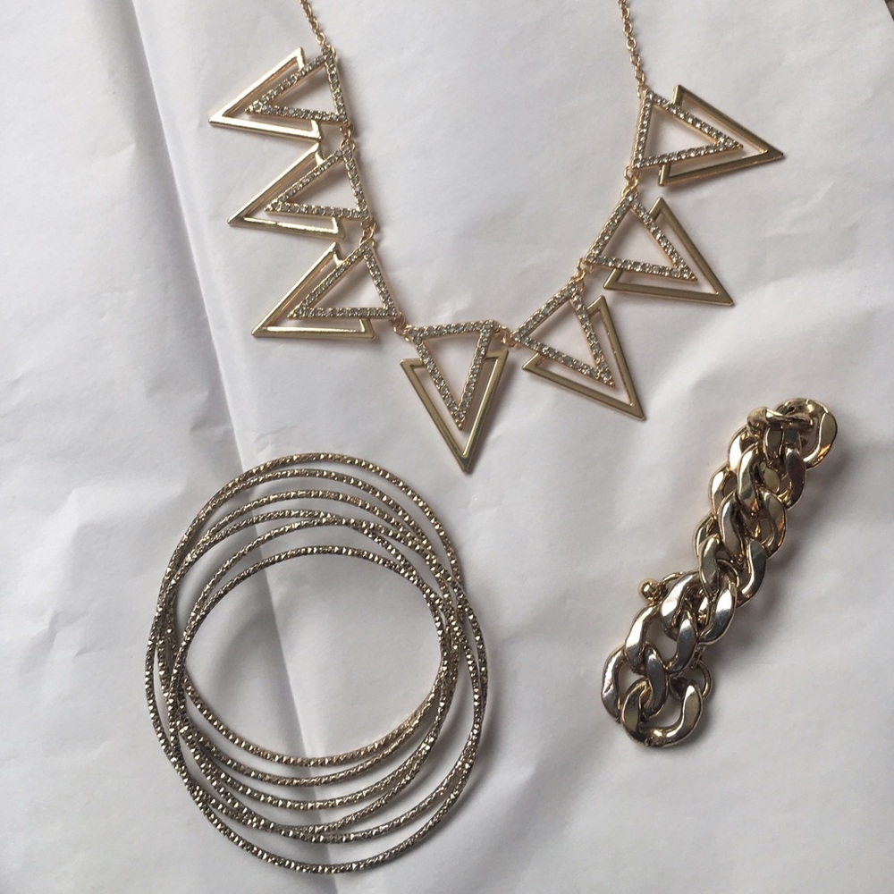 *MOVING SALE*BUY NOW* Gold Jewelry Set