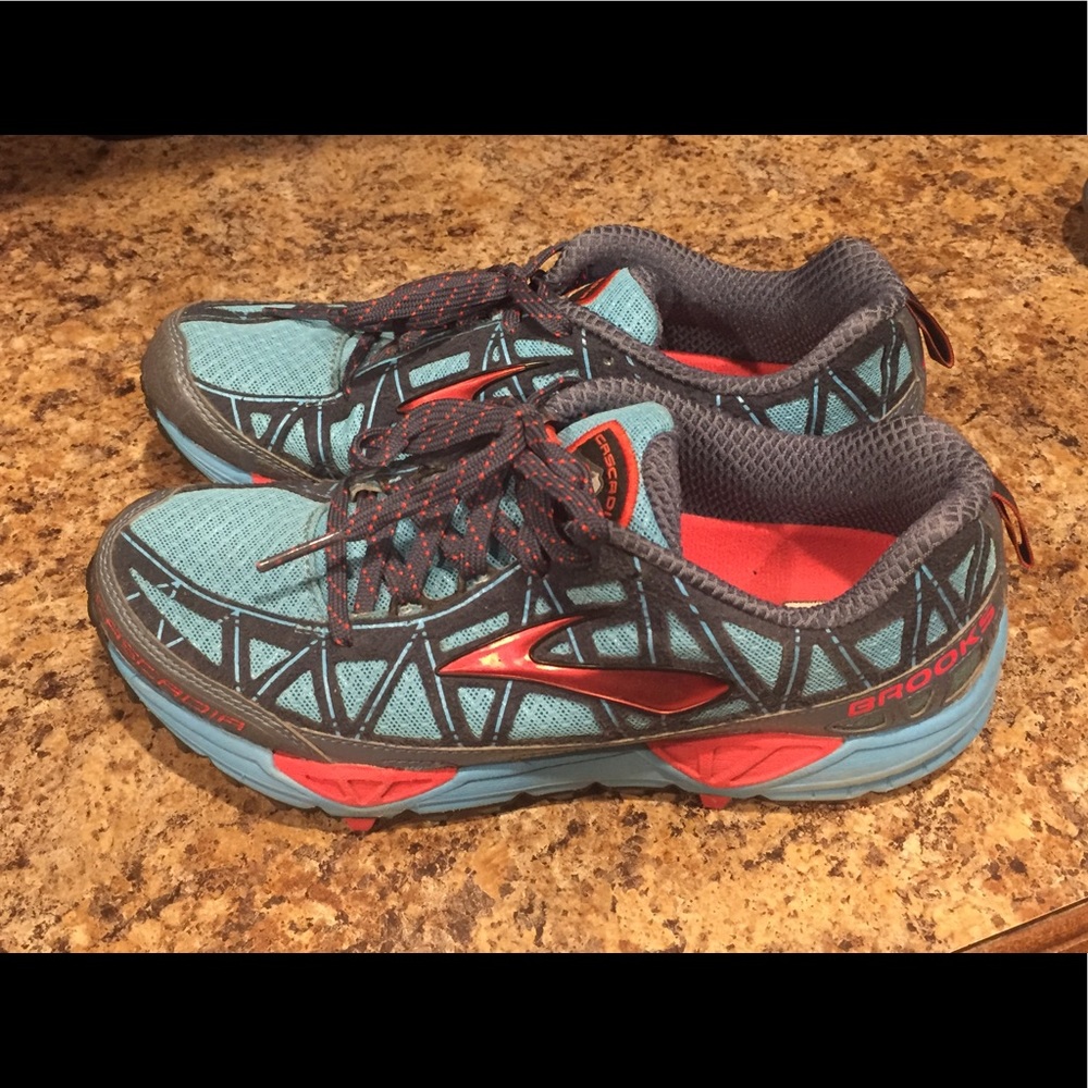 Brooks tennis shoes
