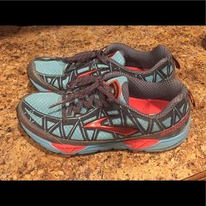 Brooks tennis shoes