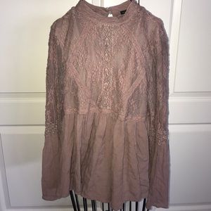 American Eagle Outfitters blush blouse size: M