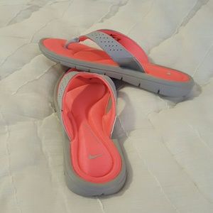 Nike comfort footbed flip flops