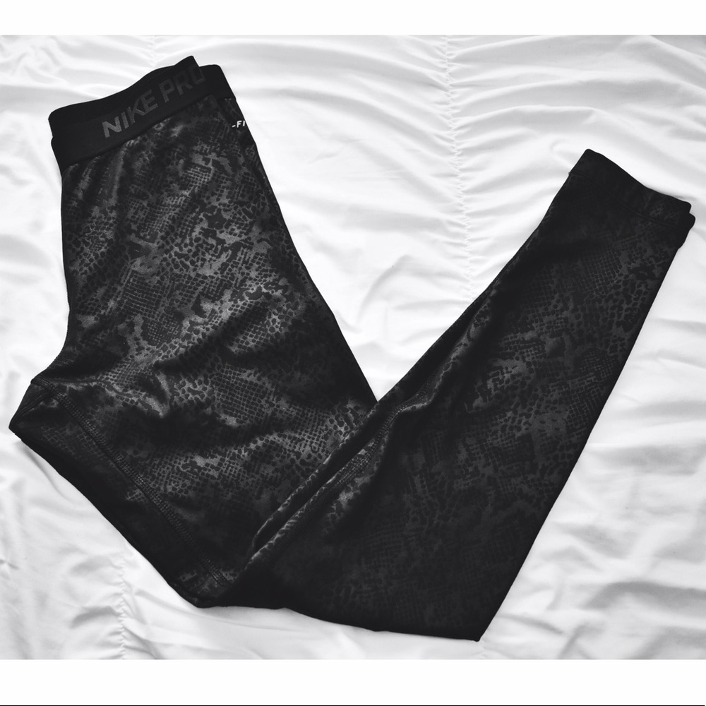 NWOT - Nike pro workout pants💕💙