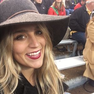 Meet your Posher, Nicole