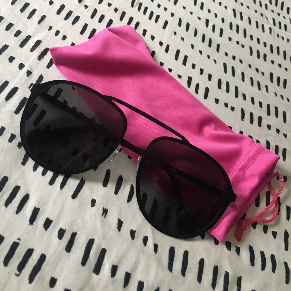 Black Aviator Style Sunglasses