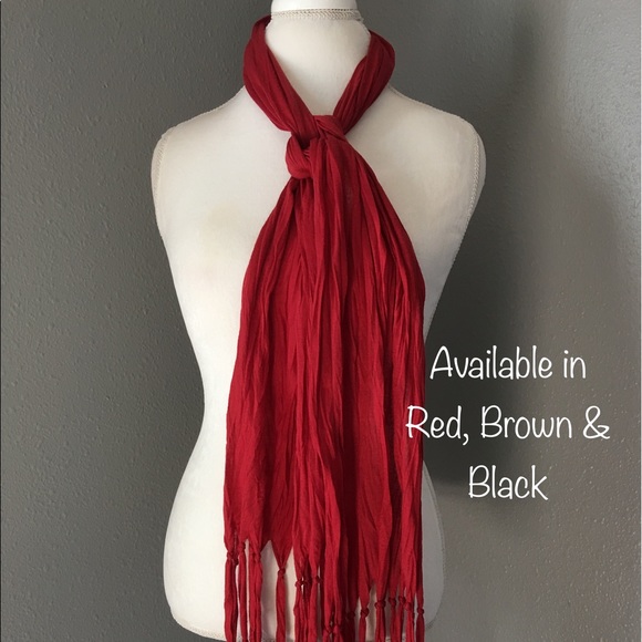 Red scarf - Picture 1 of 5