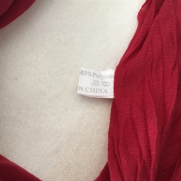 Red scarf - Picture 5 of 5