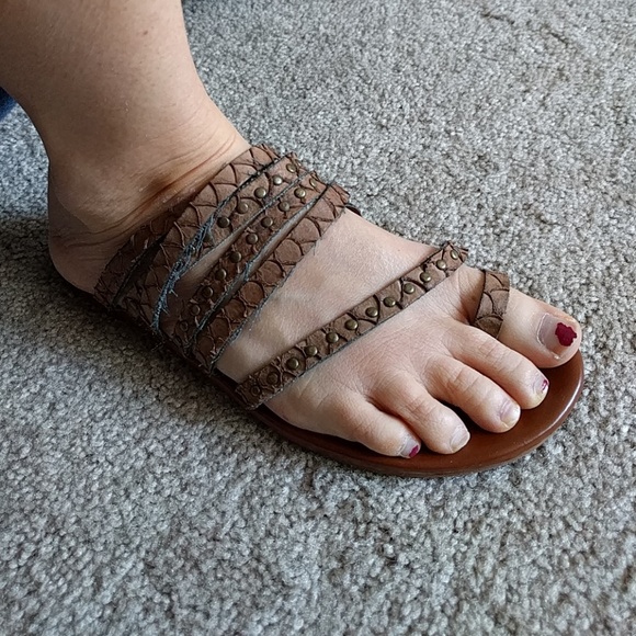 🚫DONATED🆓 Volcom Sandals 🐦♻️🌎 - Picture 2 of 4