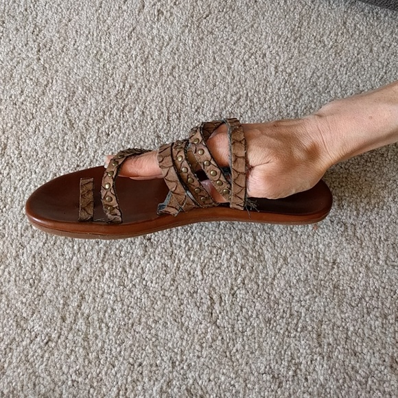 🚫DONATED🆓 Volcom Sandals 🐦♻️🌎 - Picture 4 of 4