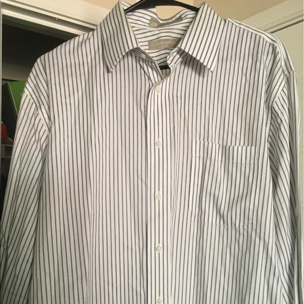Nordstrom Men's button down wrinkle free shirt