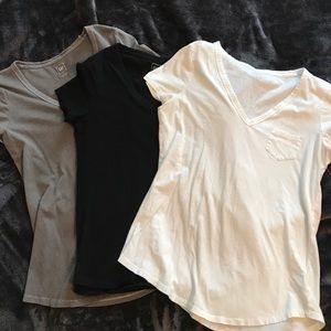 V-neck pocket tee bundle
