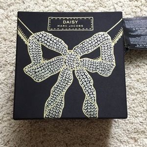 Daisy by Marc Jacobs box