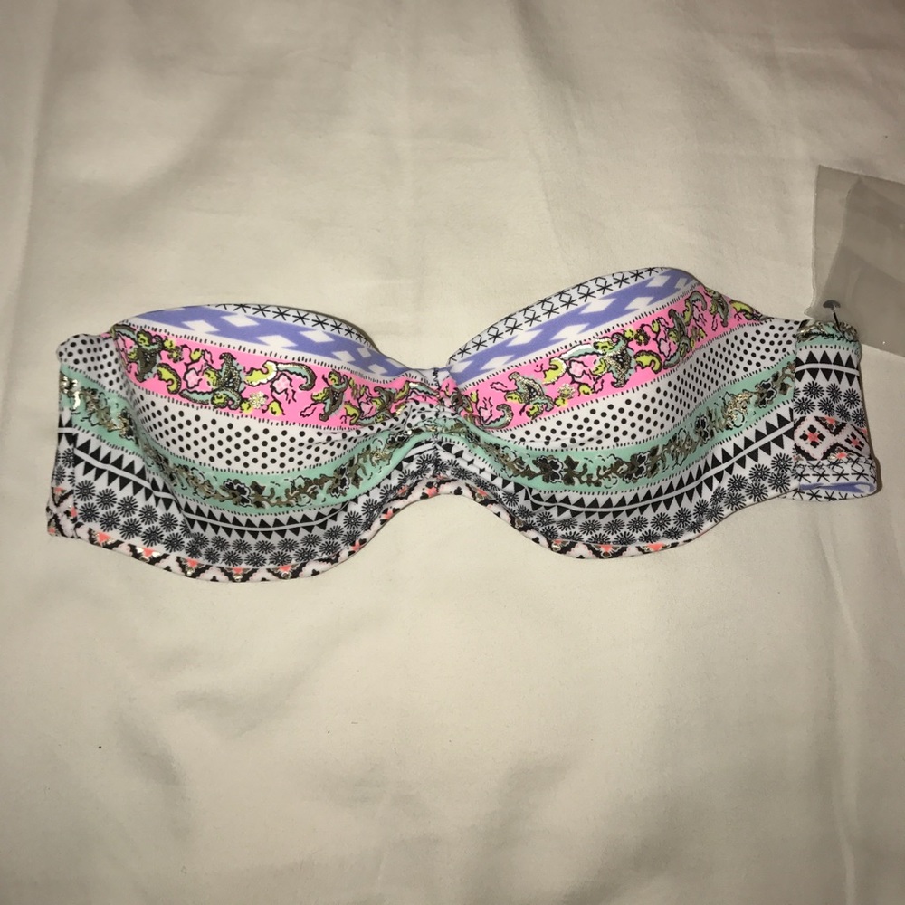 adorable victoria's secret bikini top🌟🌟 34A!