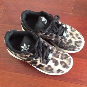 Adidas leopard print girls gym shoes