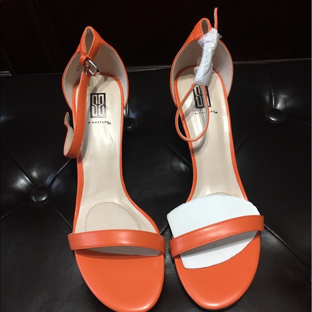 Signature brand Heels 👠