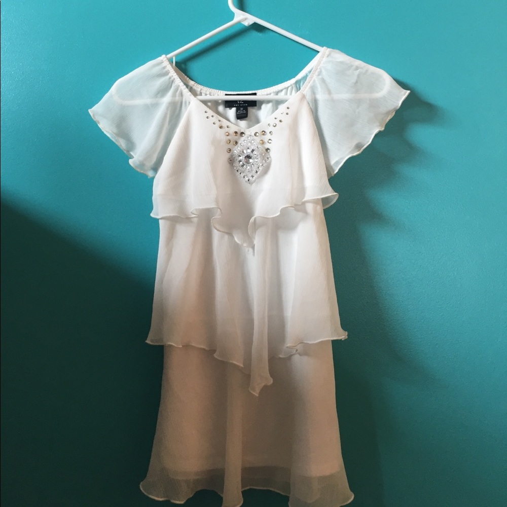 iZ classy white top