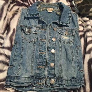 Sleeveless light wash blue jean jacket