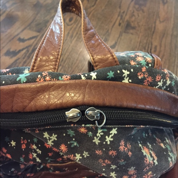 Empyre Floral Backpack - Picture 5 of 7