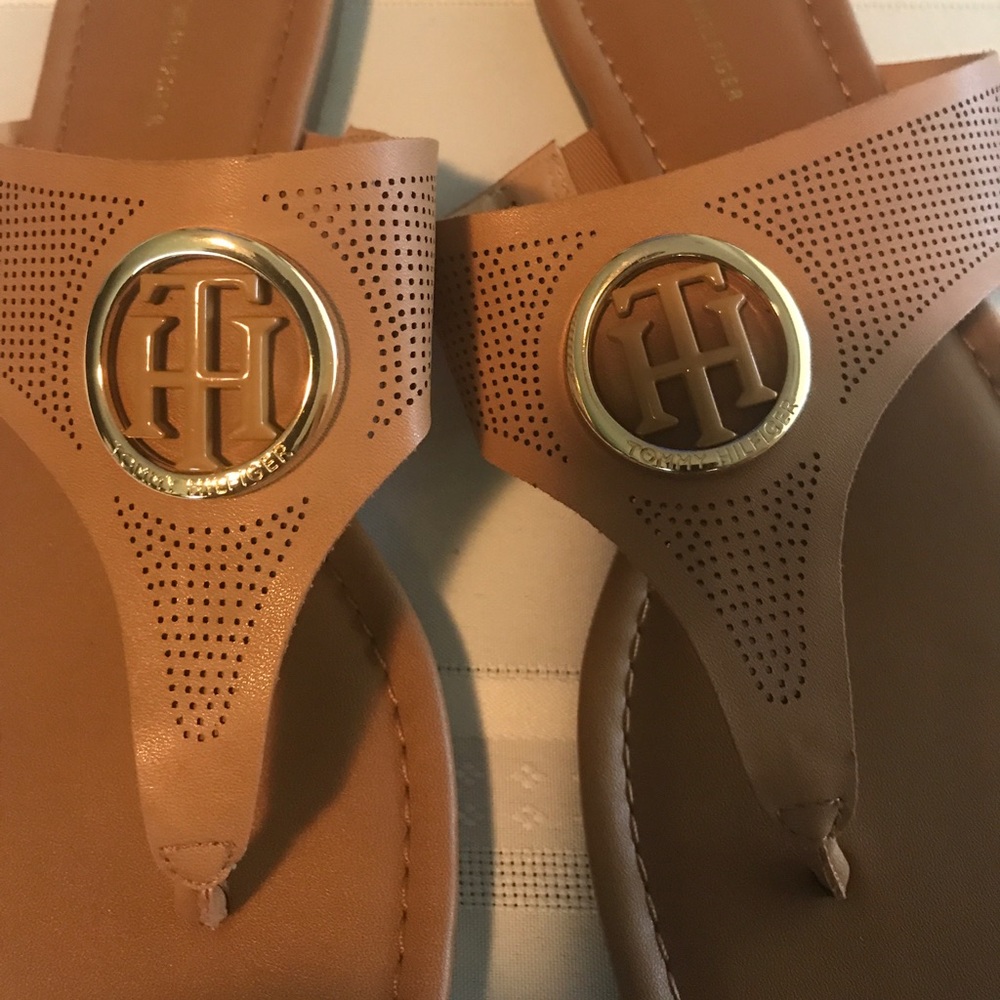 Tommy Hilfiger Sallio women's Thong Sandal NEW - Picture 2 of 6