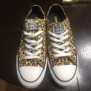 Converse leopard print