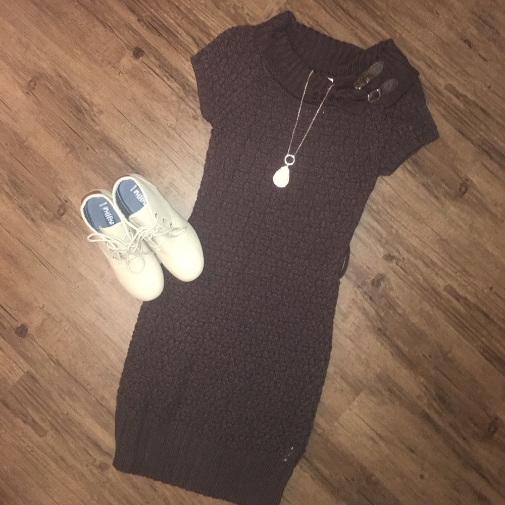 Brown short sleeve sweater dress