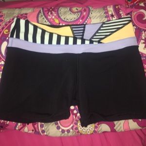 Reversible spandex