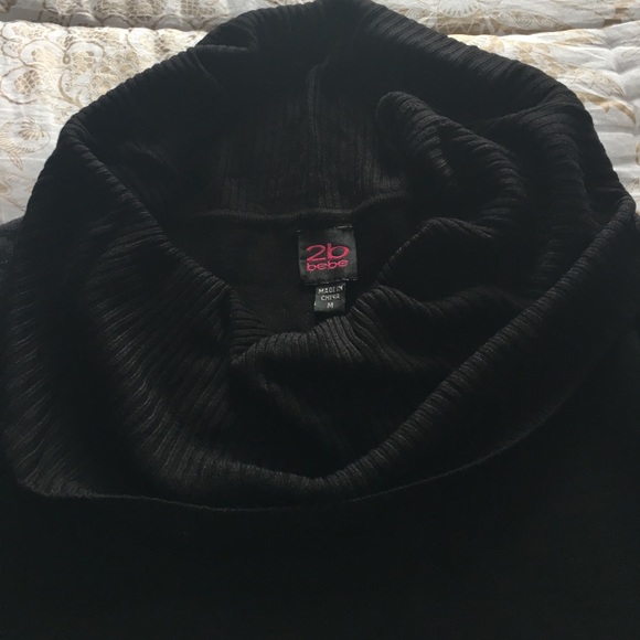 2B Bebe short sleeve sweater top - Picture 2 of 2