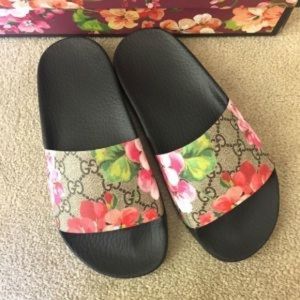 GUCCI FLIP FLOPS bloom