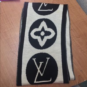 Louis Vuitton scarf