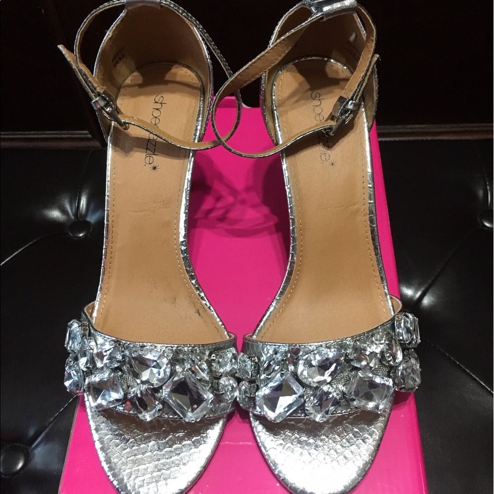 ShoeDazzle's silver Heels 👠