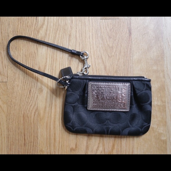 Coach Poppy Black Wristlet - Picture 1 of 2