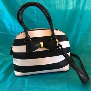 Black and White Bow accent Hand Bag APT 9
