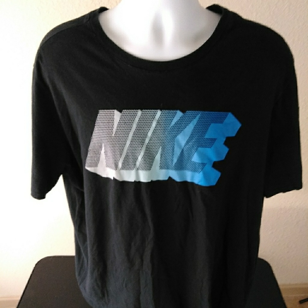 Nike Men's Black Shirt