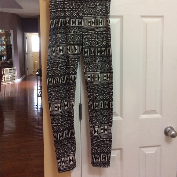 B Jewel Other - Tribal print leggings. Medium. NWOT