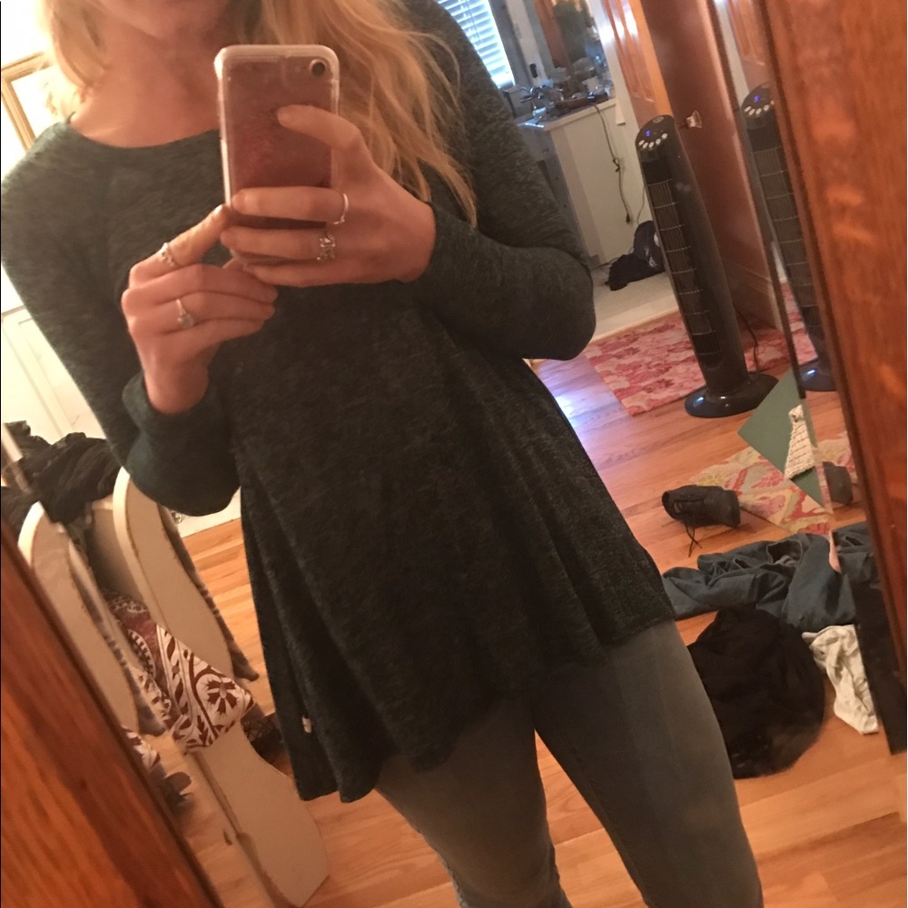 Long sleeve green top