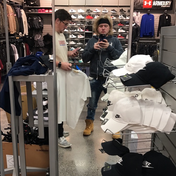 Meet your Posher, Ian - Picture 1 of 1