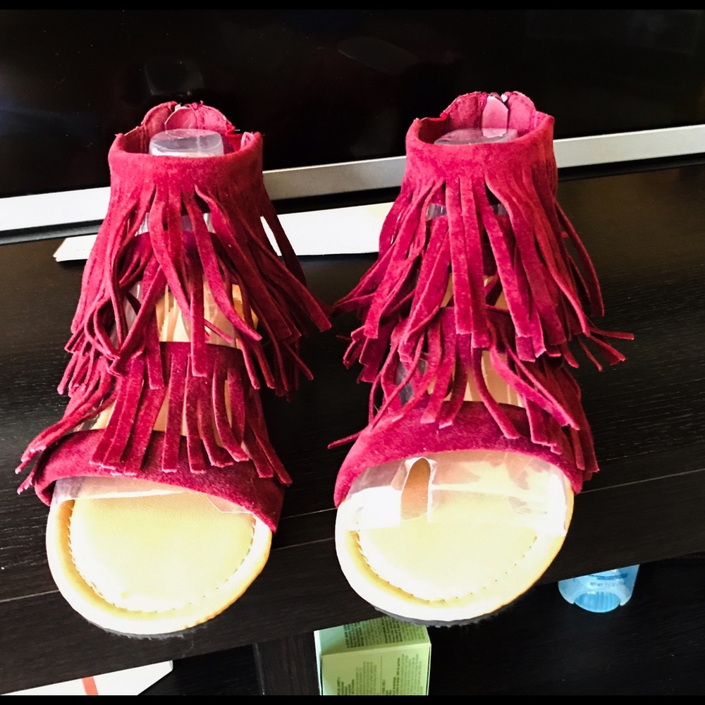 Cuteee!!!! Dark Burgundy Fringe Gladiator Sandals.