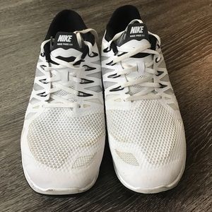 Men's Nike Tennis Shoe