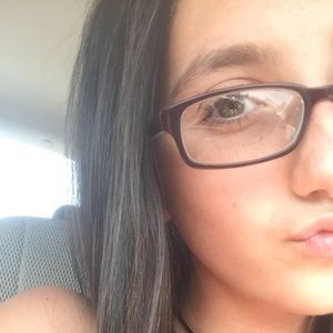 Meet your Posher, Elyssa