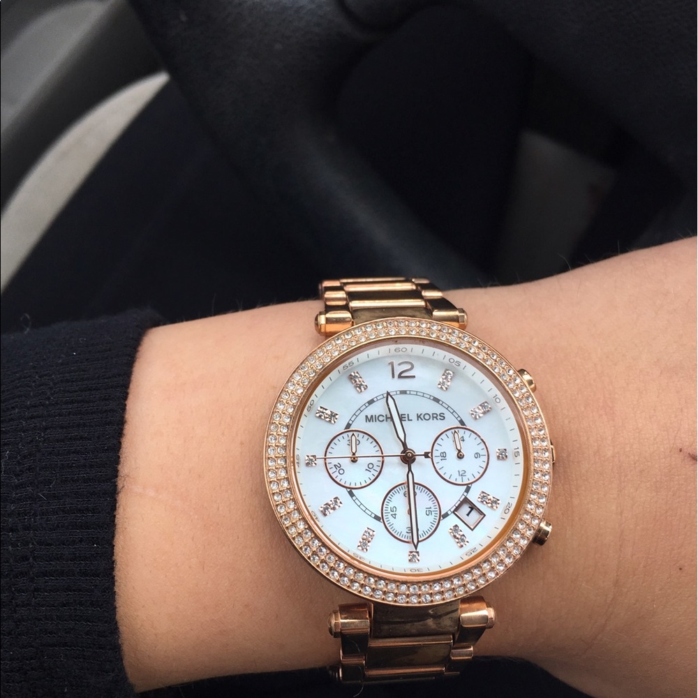 Rose gold Michael kors watch comes with box